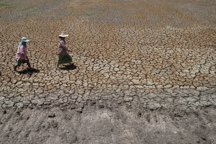 river dried up because of the effects of climate change